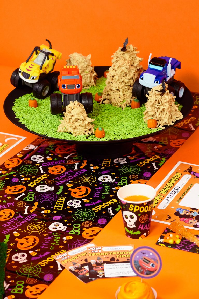 Blaze And The Monster Machines Haunted Hayride Haystacks Nickelodeon blaze-and-the-monster-machines-haunted-hayride-haystacks-nickelodeon